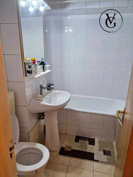 Piata 1 Mai, apartament 3 camere.